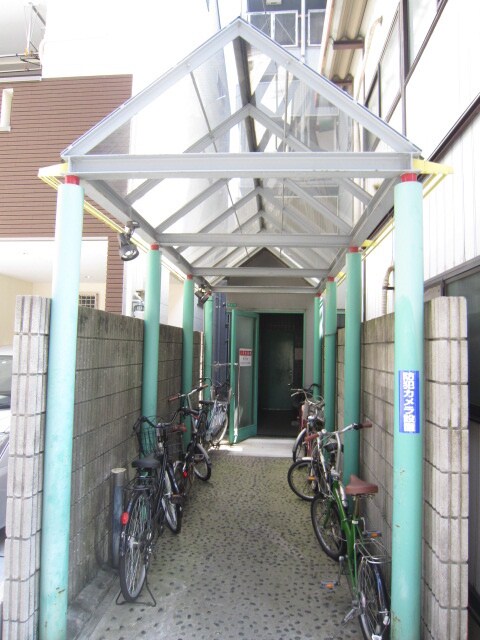 物件外観写真2　(エントランス部分)