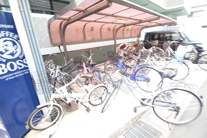 物件外観写真4　(駐輪場)