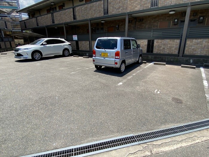 物件外観写真6　(駐車場)