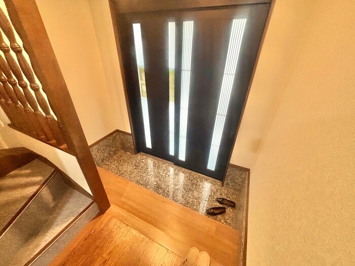 物件内観写真18　(玄関)