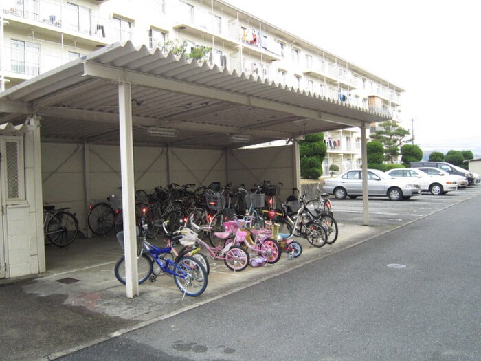 物件外観写真3　(駐輪場)