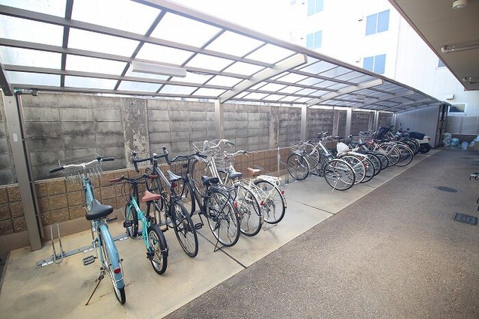 物件外観写真2　(駐輪場)