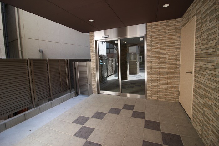 物件外観写真2　(エントランス部分)