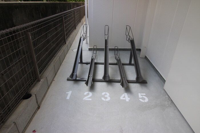 物件外観写真5　(駐輪場)