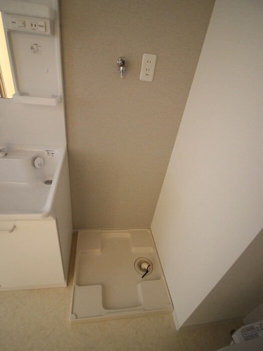 物件内観写真12　(洗濯機置場)