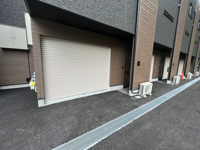 物件外観写真5　(エントランス部分)