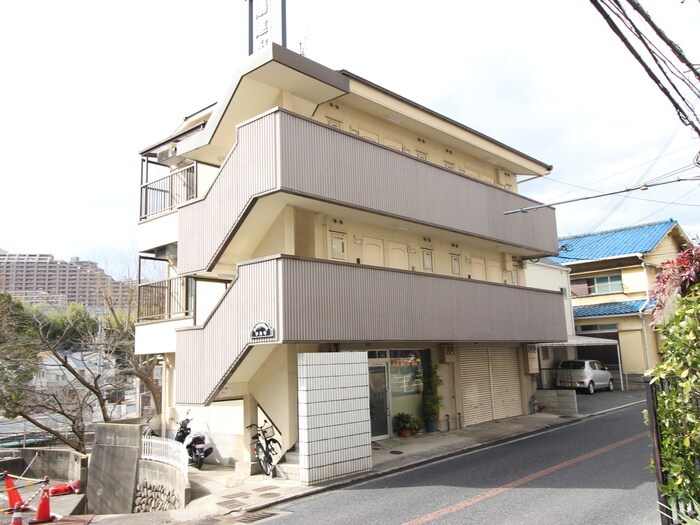 物件外観写真3　(駐車場)