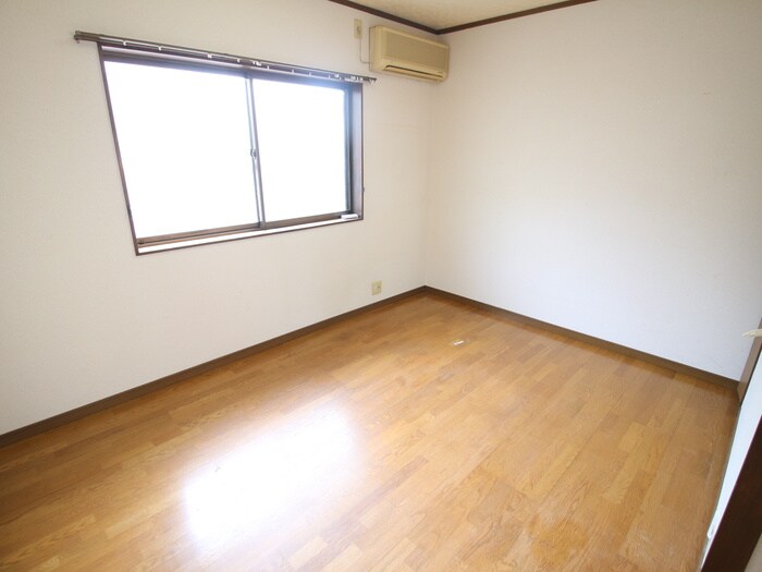 ロッシングハウス宝里の居室