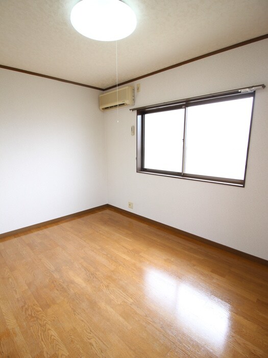 ロッシングハウス宝里の居室