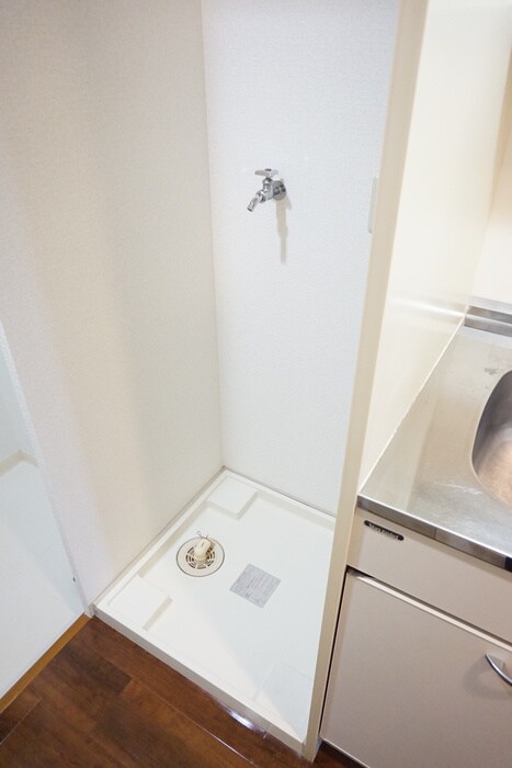 物件内観写真8　(洗濯機置場)