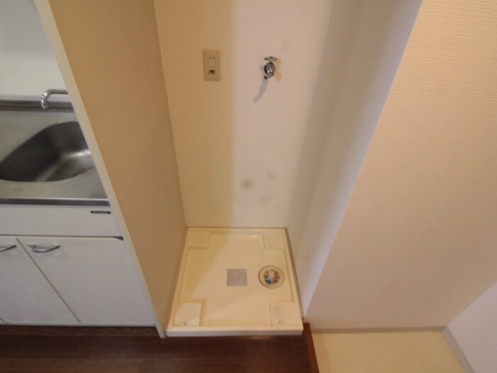 物件内観写真10　(洗濯機置場)