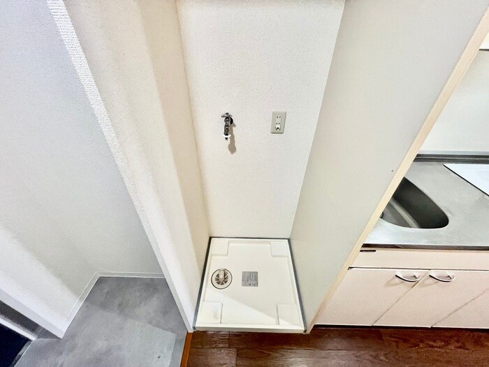 物件内観写真16　(洗濯機置場)