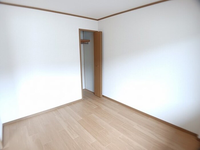 物件内観写真3　(居室)