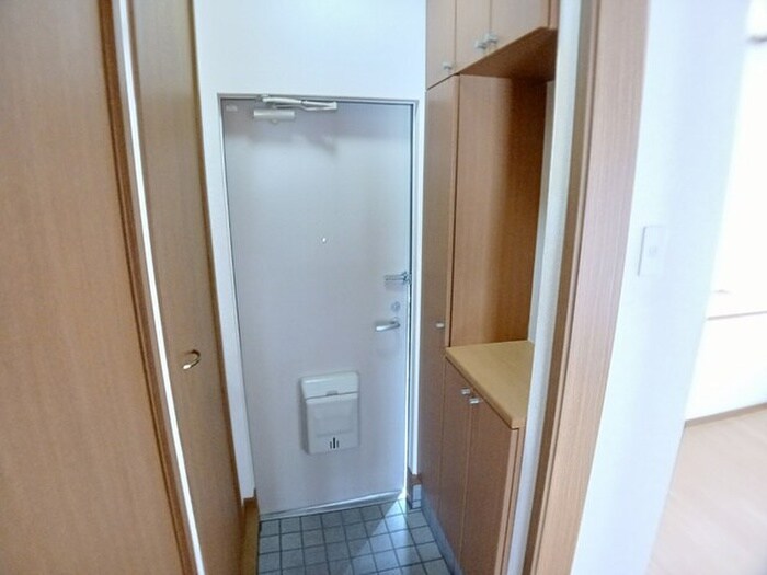 物件内観写真10　(玄関)