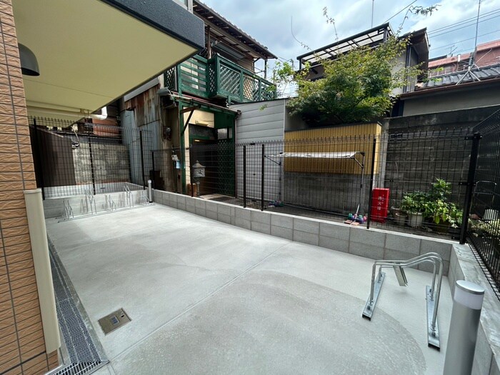 物件外観写真4　(駐輪場)