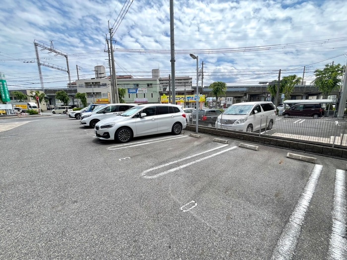 物件外観写真4　(駐車場)