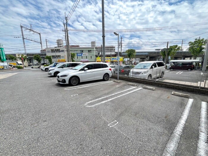 物件外観写真4　(駐車場)