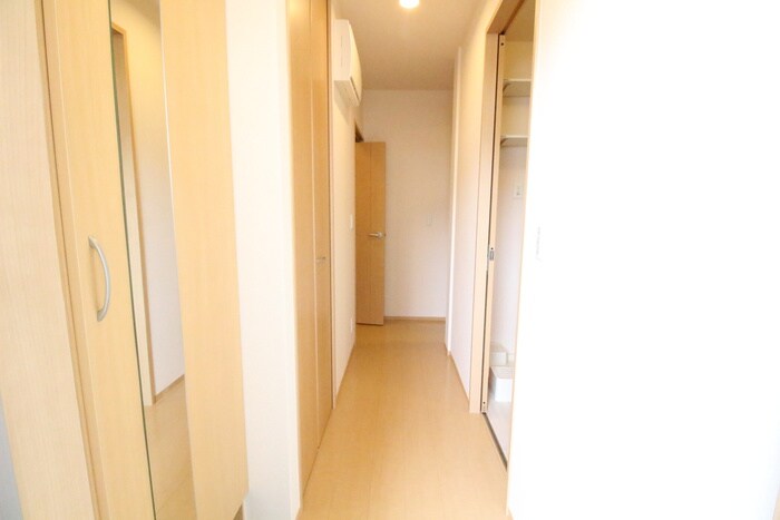 物件内観写真16　(廊下)