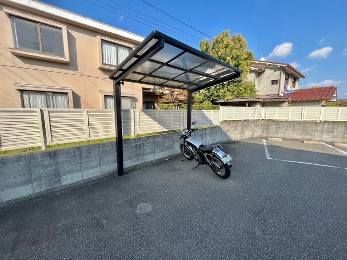 物件外観写真3　(駐輪場)
