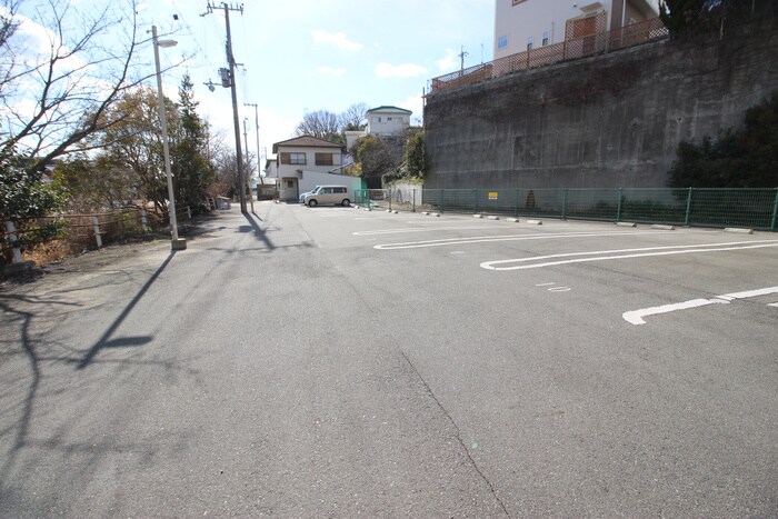 物件外観写真4　(駐車場)