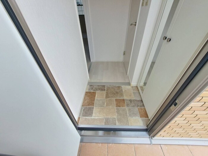物件内観写真18　(玄関)