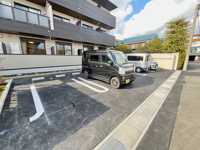 物件外観写真2　(駐車場)