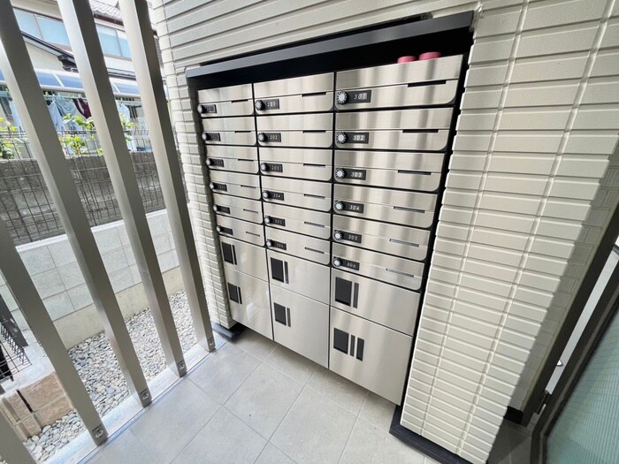 物件外観写真5　(エントランス部分)