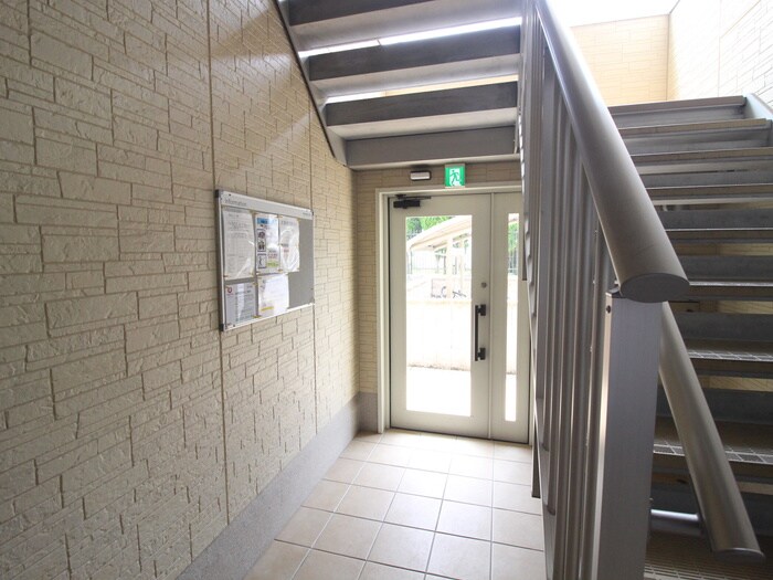 物件外観写真6　(エントランス部分)
