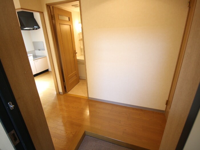 物件内観写真4　(玄関)