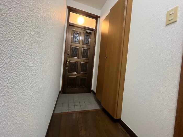 物件内観写真15　(玄関)