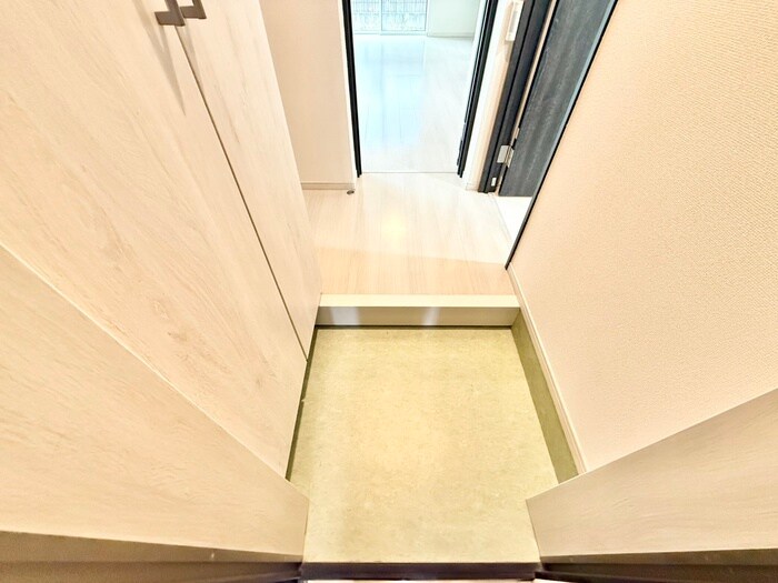 物件内観写真17　(玄関)