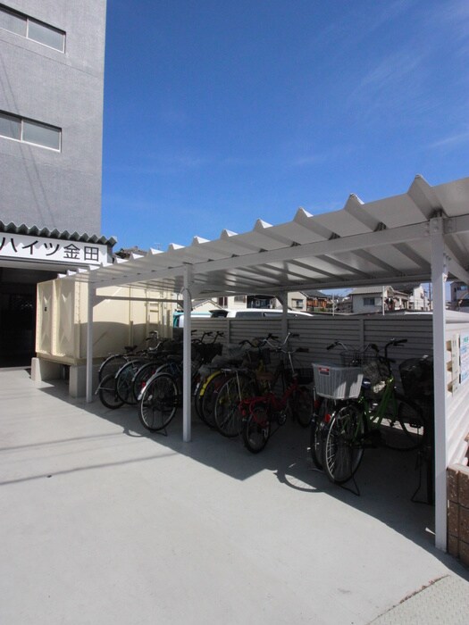 物件外観写真5　(駐輪場)