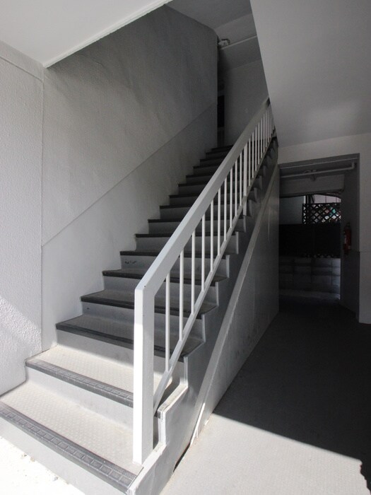 物件外観写真6　(エントランス部分)