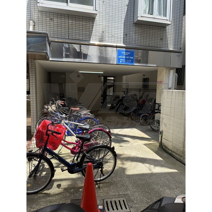 物件外観写真3　(駐輪場)