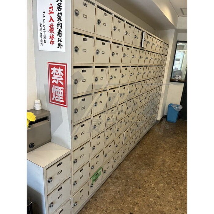 物件外観写真5　(エントランス部分)