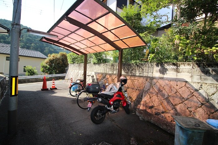 物件外観写真3　(駐輪場)