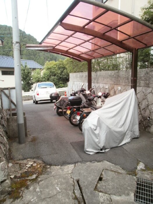 物件外観写真6　(駐輪場)