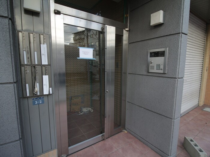 物件外観写真5　(エントランス部分)