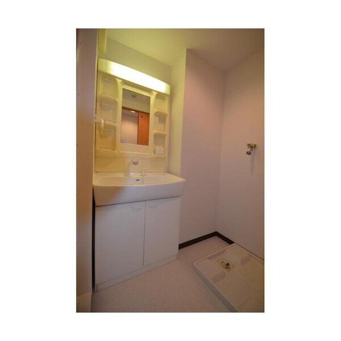 物件内観写真16　(洗濯機置場)