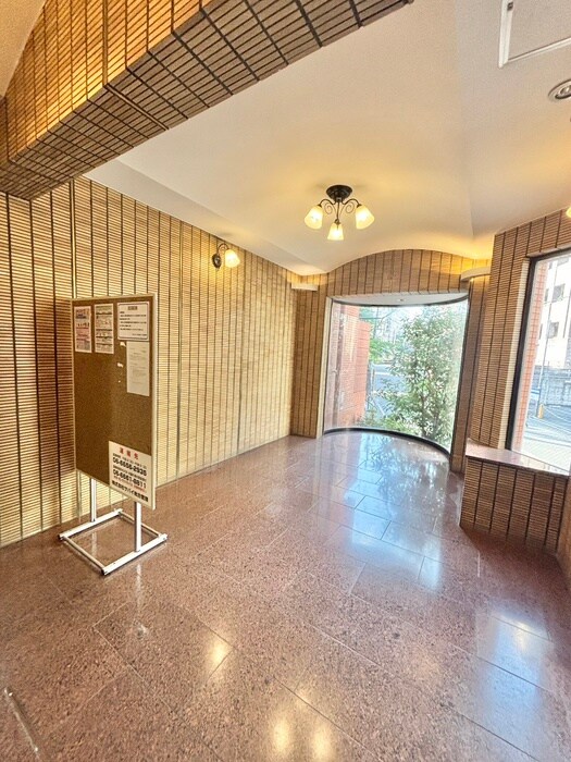 物件外観写真4　(エントランス部分)