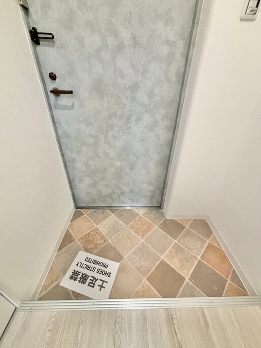 物件内観写真13　(玄関)