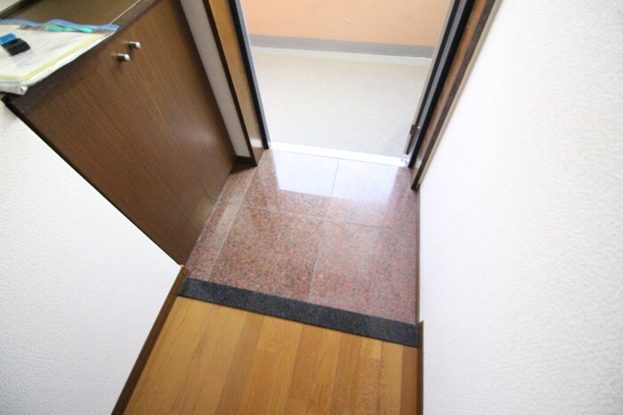 物件内観写真18　(玄関)