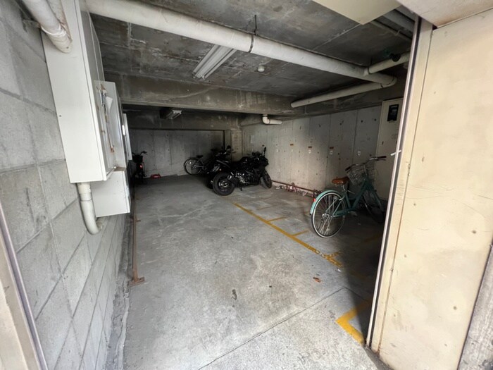 物件外観写真4　(駐輪場)