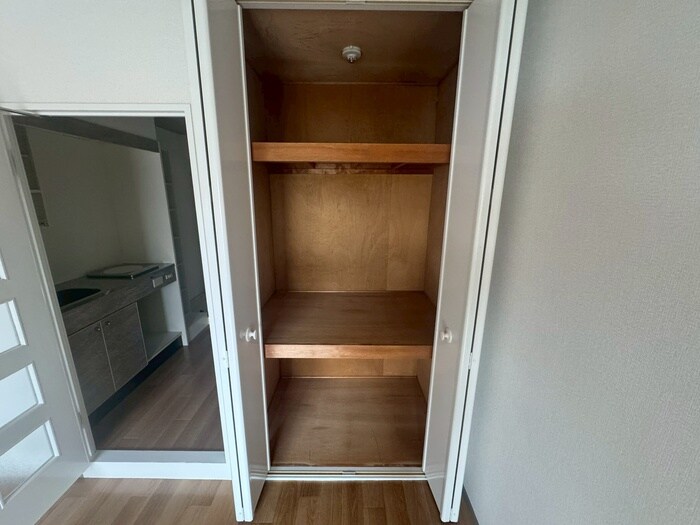 物件内観写真13　(収納)