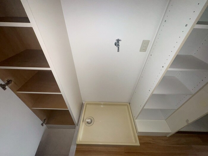 物件内観写真18　(洗濯機置場)