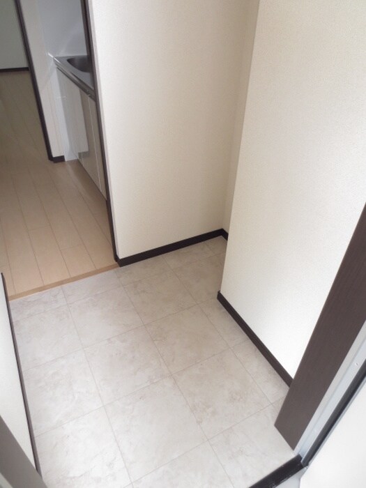 物件内観写真12　(玄関)