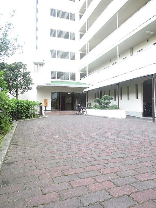 物件外観写真1　(エントランス部分)