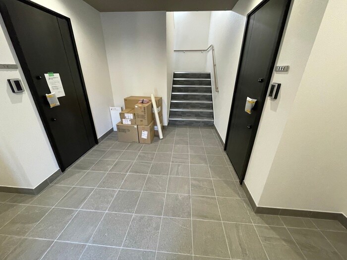 物件外観写真6　(エントランス部分)