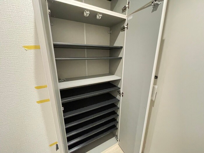 物件内観写真18　(玄関)