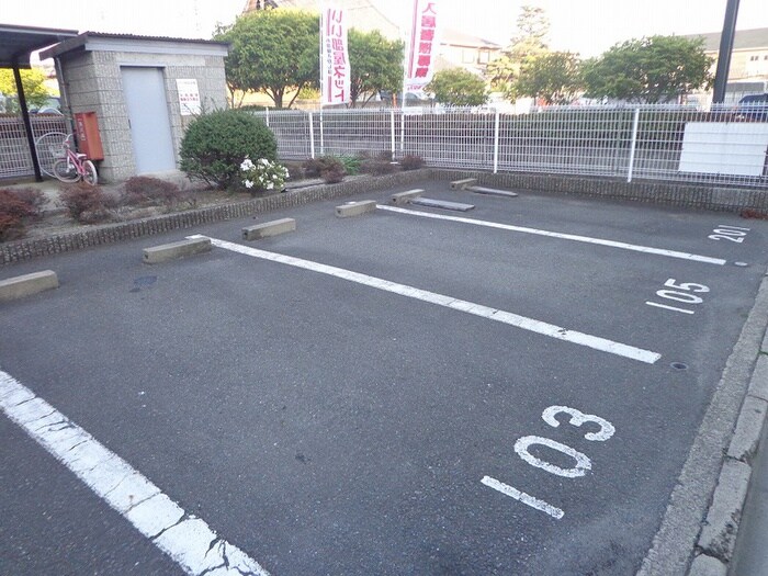 物件外観写真5　(駐車場)